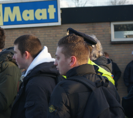 Ook bij het protest van afgelopen zaterdag: links neo-nazi Owen Koenekoop met rechts een kameraad van hem.