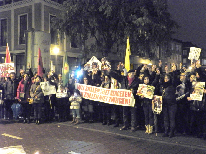 Strijdbaar moment van stilte aan het einde van de demonstratie.