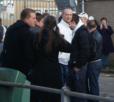 Fascisten bij het protest van afgelopen zaterdag: links grafschenner Paul Peters en in het wit Brian van Houdt.