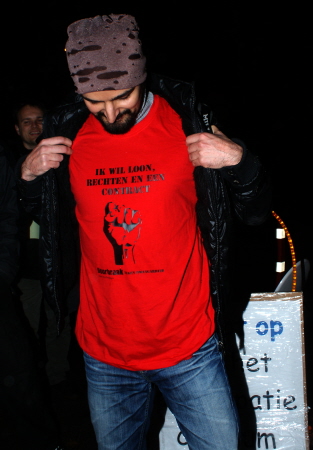 Activist wearing one of the five new T-shirts: “I want wages, rights and a contract”.