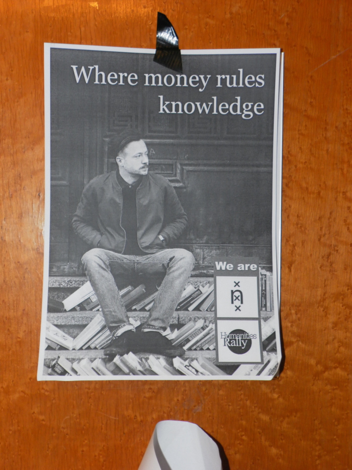 Poster in het bezette Bungehuis: "Where money rules knowledge".