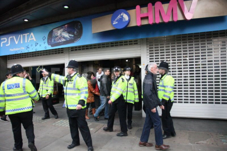 Politie greep in toen weer een winkel werd platgelegd in Londen.