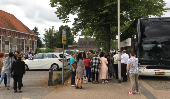 Zo'n 90 linkse kiezers gingen met de verkiezingsbus van Oss naar Deventer.