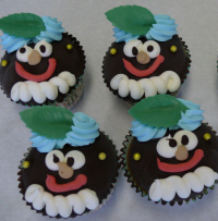 Blackface-cupcakes in een bakkerij.