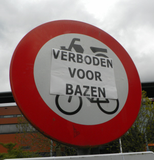 Verboden voor bazen.