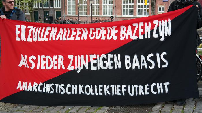 Spandoek van het Anarchistisch Kollktief Utrecht.