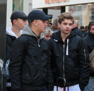 Een aantal van de neo-nazi gastjes die zaterdag rondhingen bij de manifestatie tegen Zwarte Piet in Leiden.