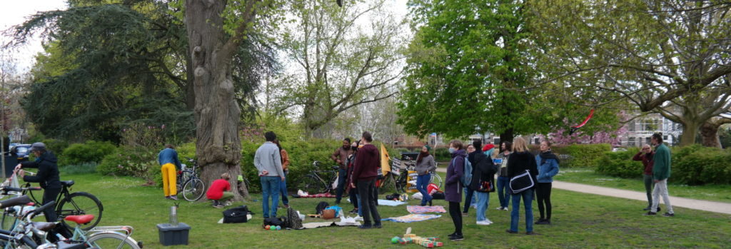 1 mei-demo in een park.