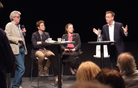 Lekker babbelen óver werklozen: Thomas Kampen, Beate de Ruiter en René Paas.