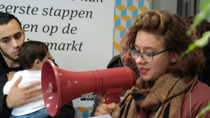 Harriet Bergman vertelt haar sprookje in de bezette hal van De Key.