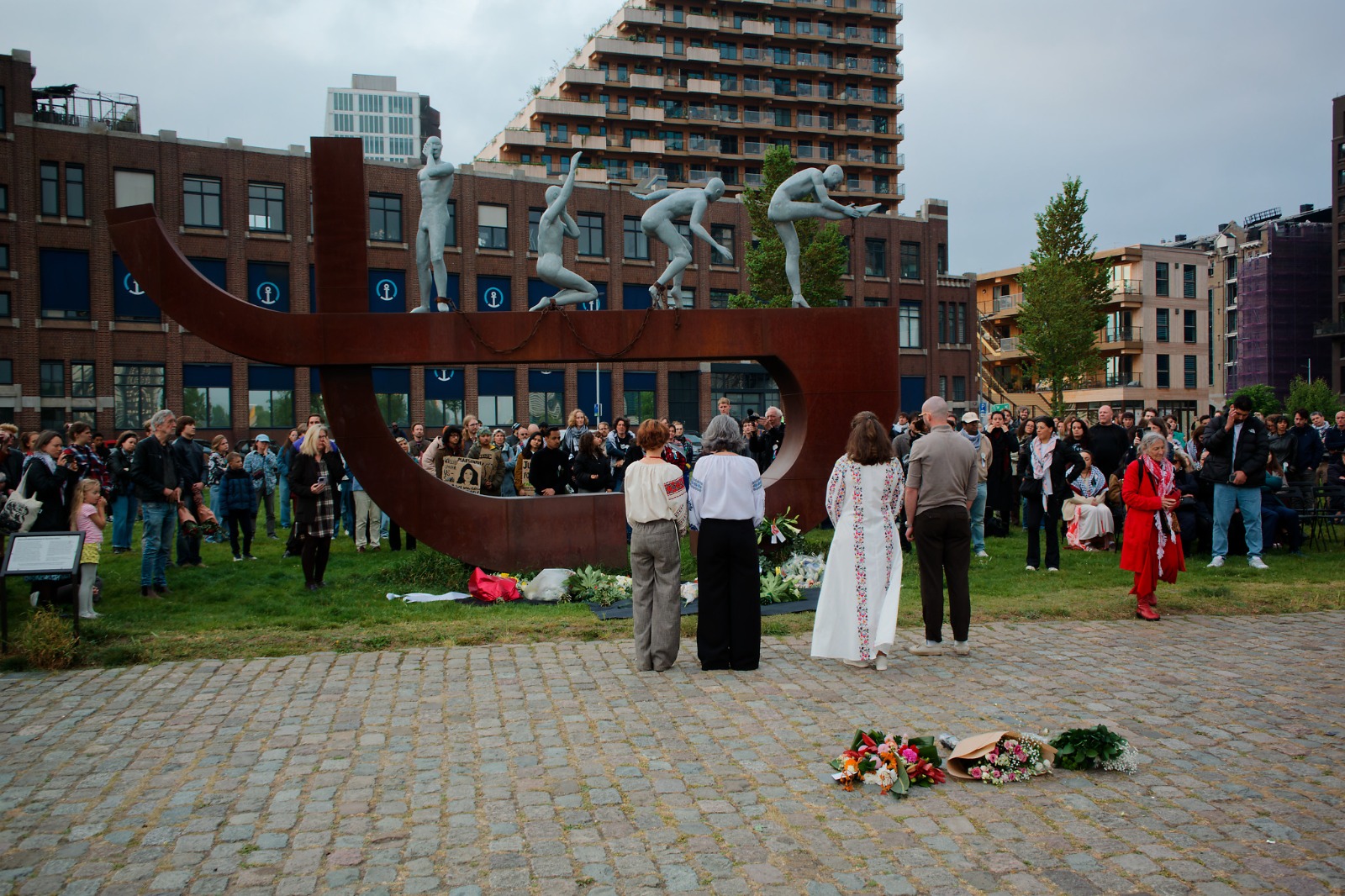 Herdenken zonder grenzen in Rotterdam (beeldverslag) | Doorbraak.eu