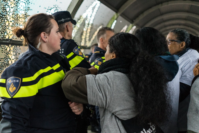 Duwen en trekken met de politie.