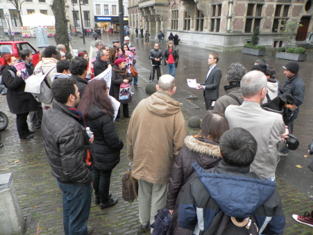 Gesprek tussen de actievoerders en SP-Kamerlid Michiel van Nispen (14 november).