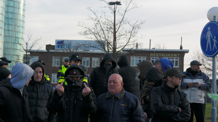 Gezellige nazi's die opkomen voor een "kinderfeest".