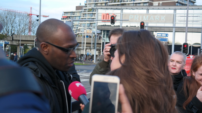 De provocateurs van het extreem-rechtse PowNed in actie.