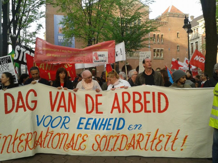 Impressie van de demonstratie vooraf aan de bijeenkomst.