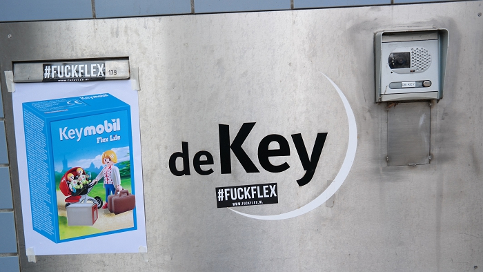 Het bellenbord van De Key wat opgefleurd.