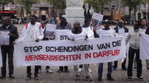 Op het Plein in Den Haag: "Stop schendingen van de mensenrechten in Darfur".