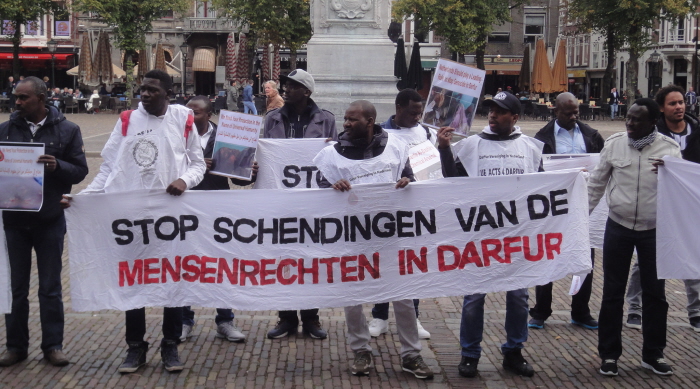 Op het Plein: "Stop schendingen van de mensenrechten in Darfur".