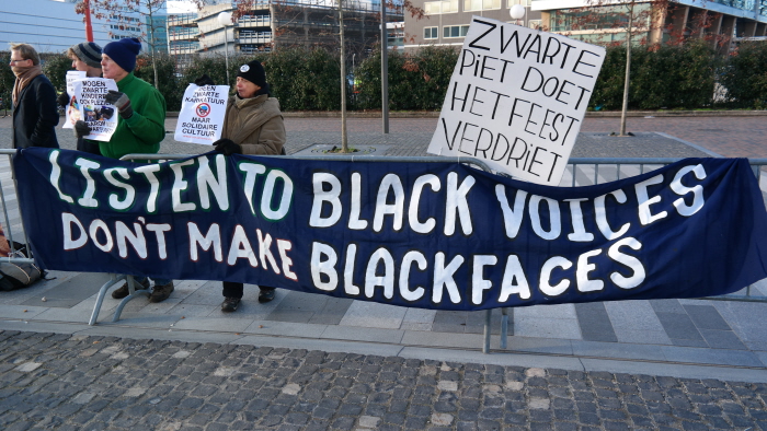 Spandoek met de essentie van het protest.