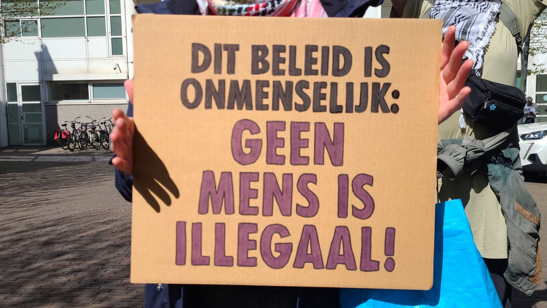 21 april, Den Haag: protestactie tegen de asielwetten bij de Eerste Kamer | Doorbraak.eu