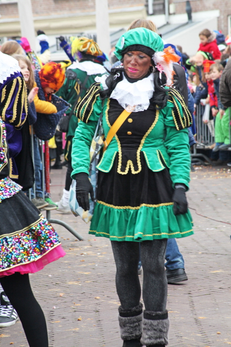 Roetveegpiet met veel schmink en zwarte pruik (foto: Johan Janssen)