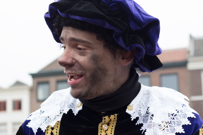 Roetveegpiet met paar vegen en afropruik (foto: Karla Isidorou)