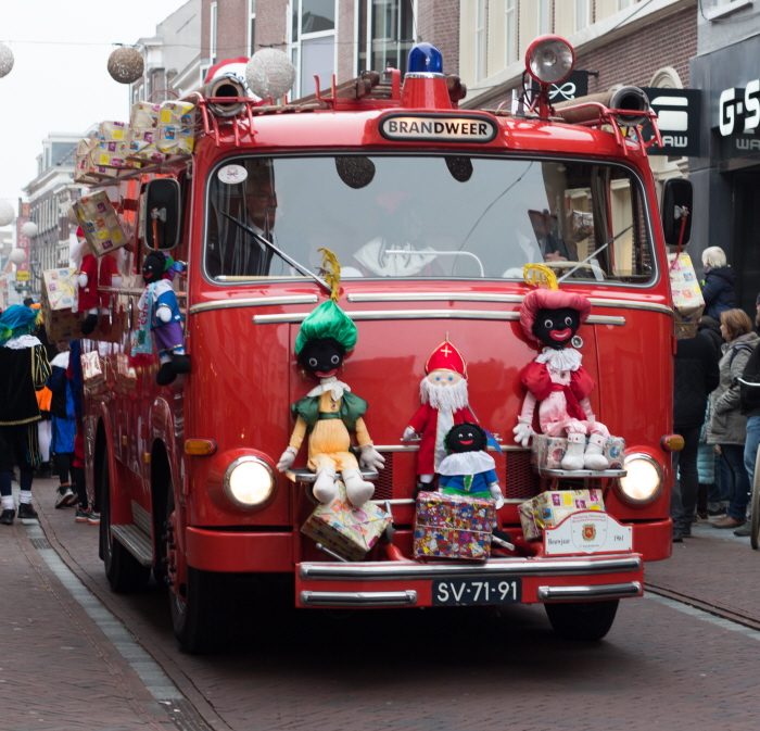 Golliwogs: Leiden stapt af van Zwarte Pieten maar behoudt deze Zwarte Pieten-poppen (foto: Karla Isidorou)