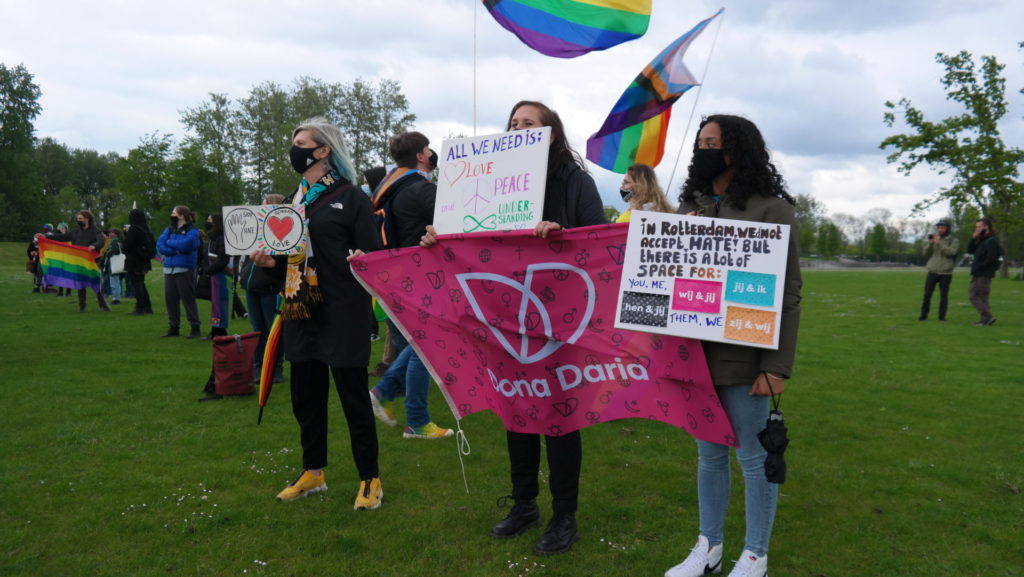 Overzichtsfoto van een deel van de demonstranten.