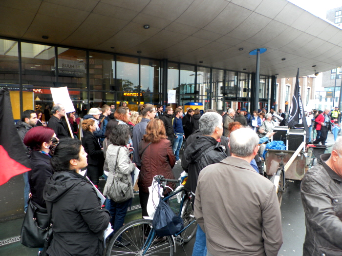 Vlak voor het vertrek van de demonstratie.