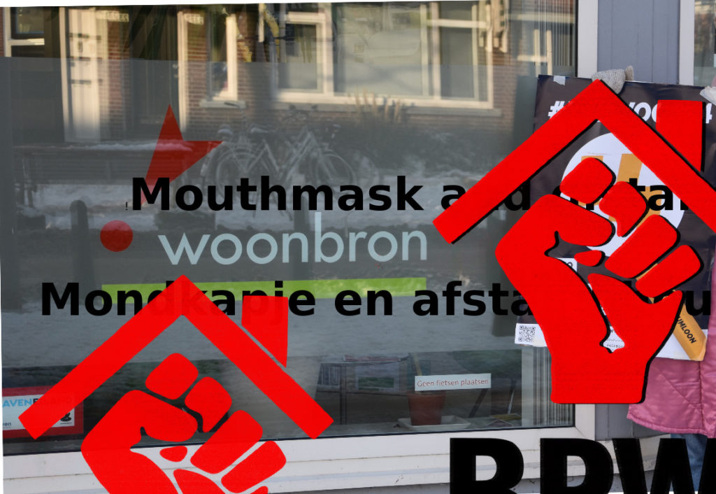 Je ziet op de achtergrond een ruit van een pand van Woonbron met hun logo erop. Er is een #Voor14 poster op het raam geplakt. Op de voorgrond een logo van een dakje met daaronder een geheven vuist.