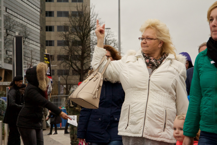 Andere witten lieten nadrukkelijk weten wat ze van anti-racisme vinden. (foto: Jaye Brunsveld)